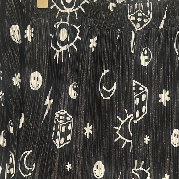 Black and White Long Sleeve Plissé Set in What's Your Sign - Picture 6 of 7